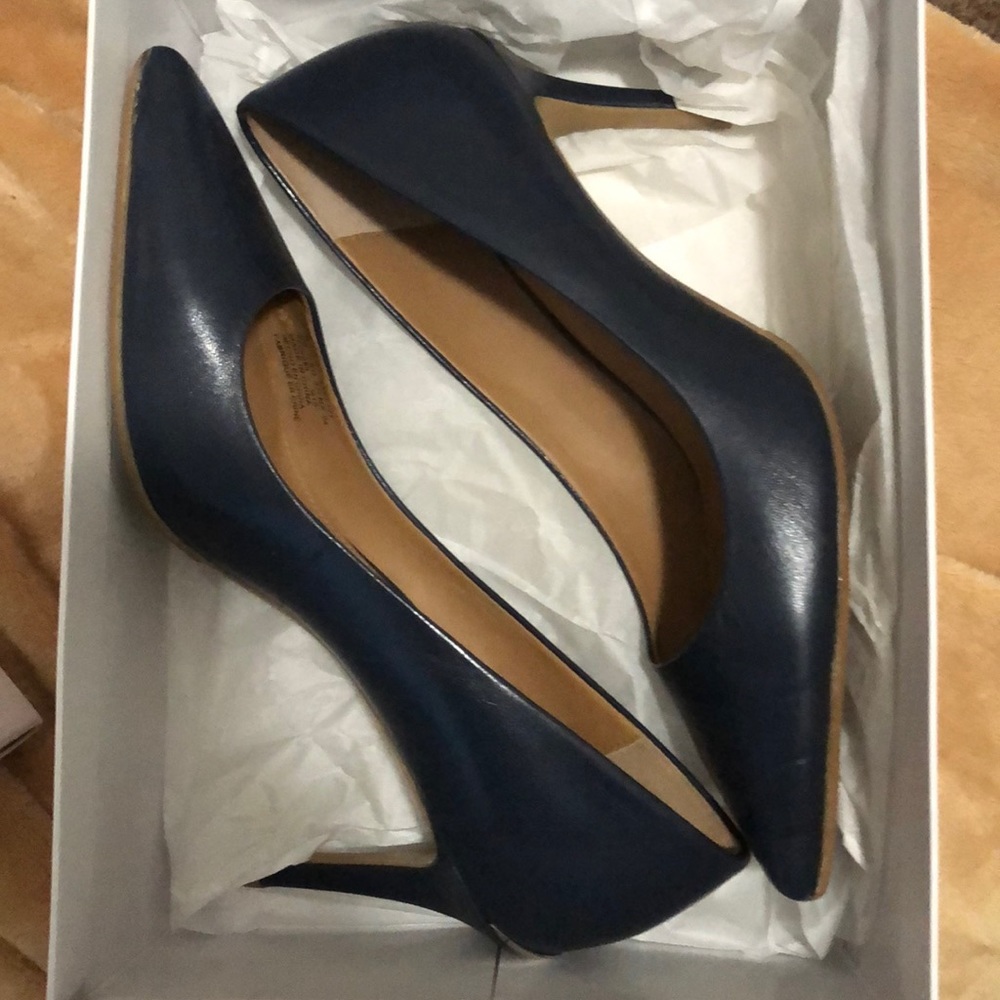 Calvin Klein navy pumps